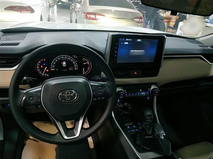 Фото 13 - Toyota RAV4