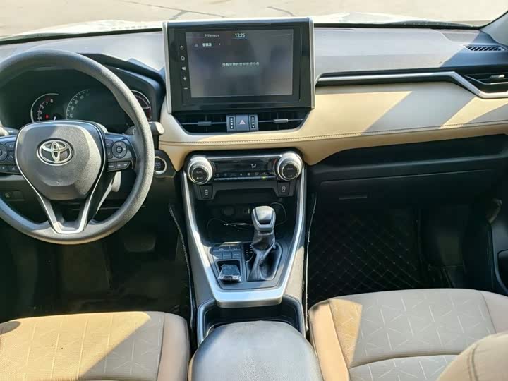 Фото 15 - Toyota RAV4