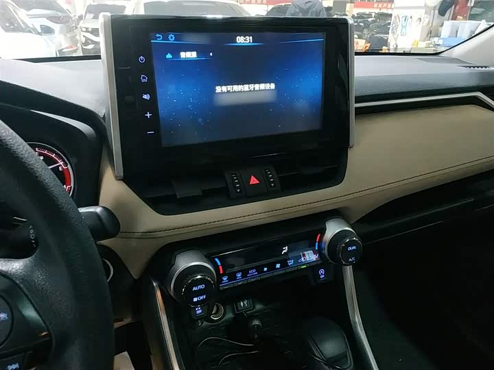 Фото 6 - Toyota RAV4