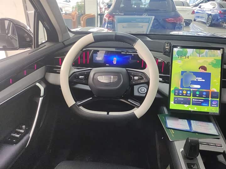 Фото 11 - Geely Atlas L