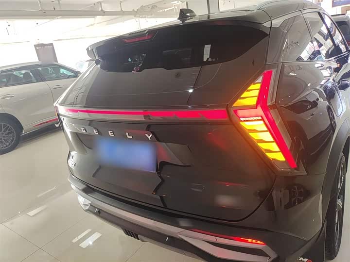 Фото 6 - Geely Atlas L