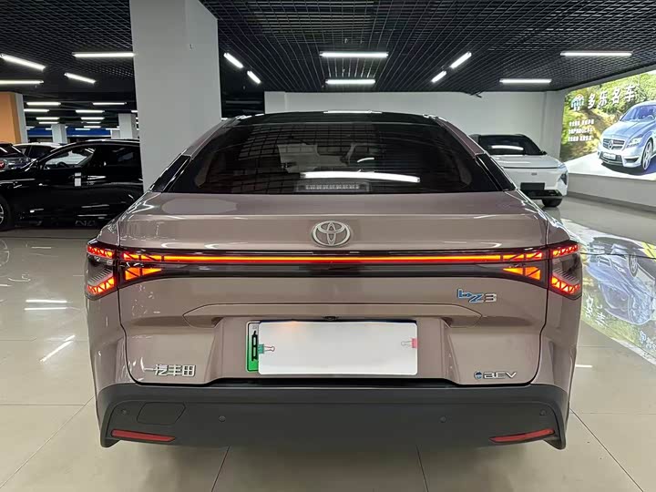 Фото 7 - Toyota bZ3