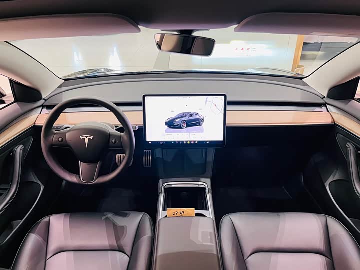 Фото 12 - Tesla Model 3