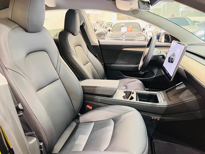 Фото 16 - Tesla Model 3