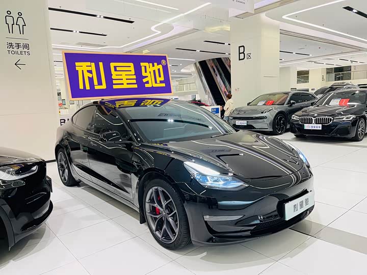 Фото 2 - Tesla Model 3