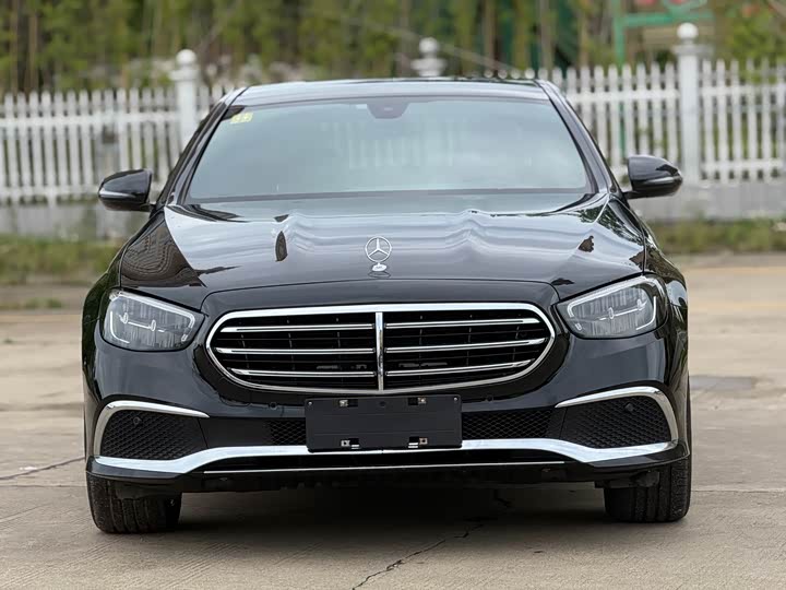 Фото 1 - Mercedes-Benz E-Class