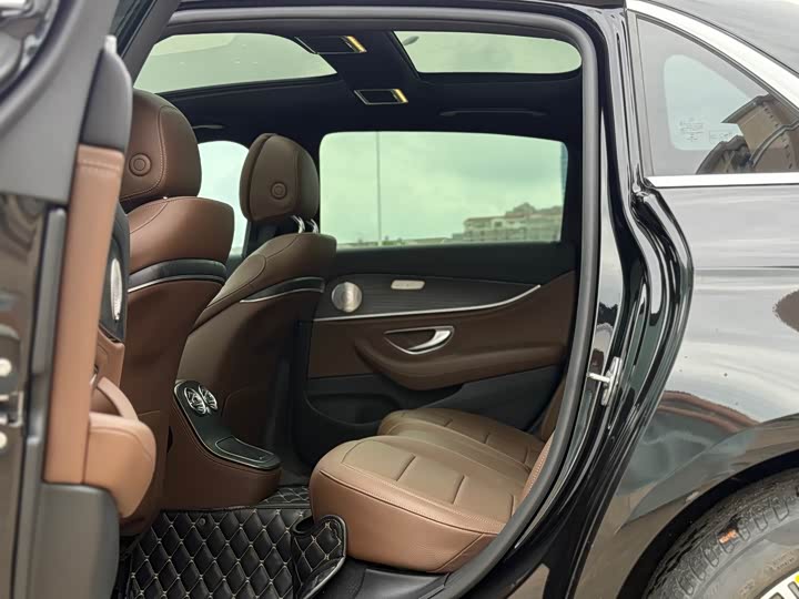 Фото 10 - Mercedes-Benz E-Class