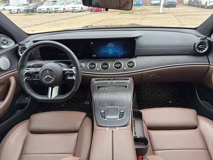 Фото 11 - Mercedes-Benz E-Class