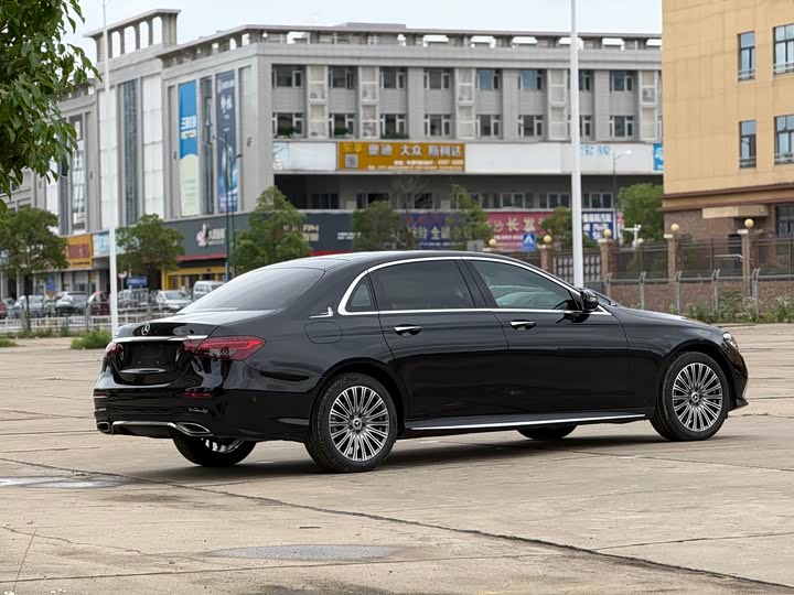 Фото 14 - Mercedes-Benz E-Class