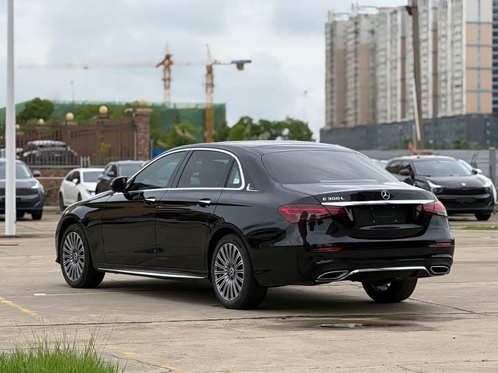 Фото 16 - Mercedes-Benz E-Class