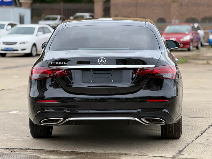 Фото 17 - Mercedes-Benz E-Class