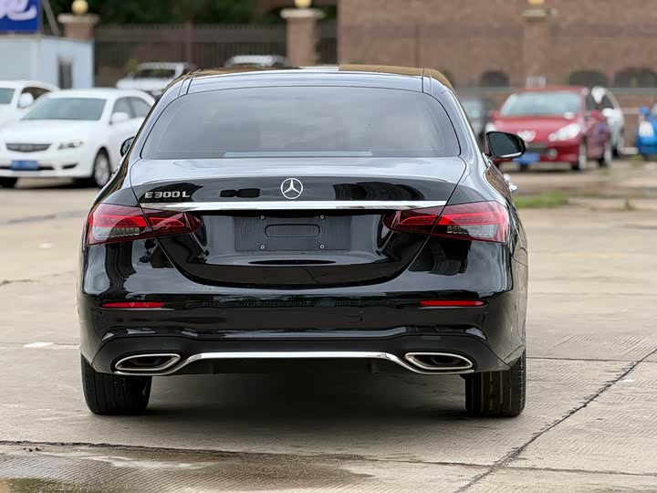 Фото 18 - Mercedes-Benz E-Class