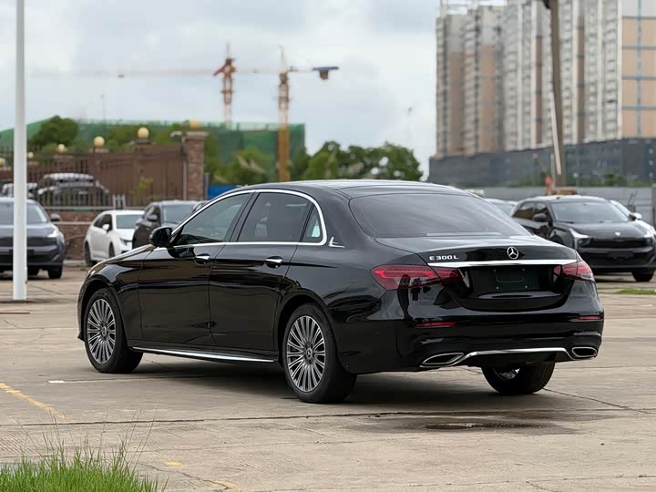 Фото 19 - Mercedes-Benz E-Class