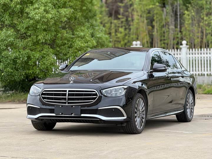 Фото 4 - Mercedes-Benz E-Class