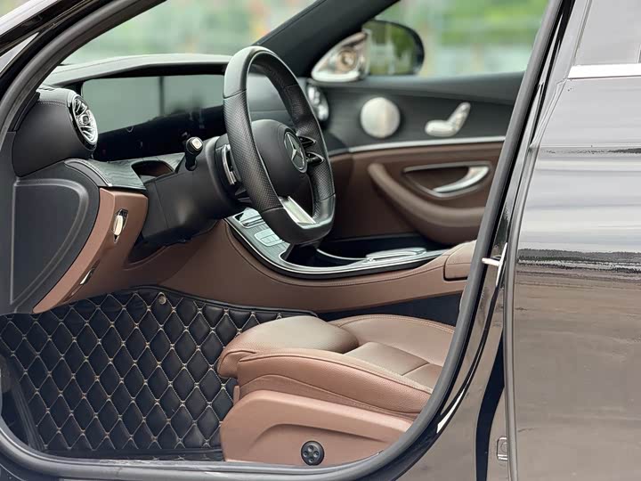 Фото 7 - Mercedes-Benz E-Class