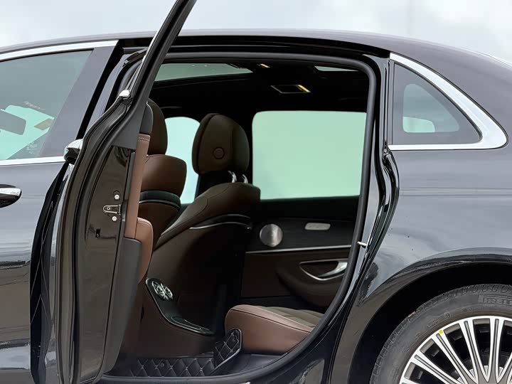 Фото 8 - Mercedes-Benz E-Class