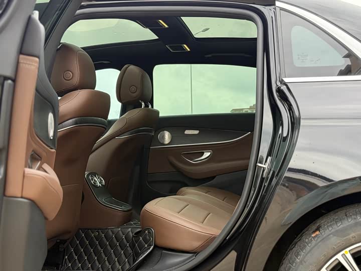 Фото 9 - Mercedes-Benz E-Class