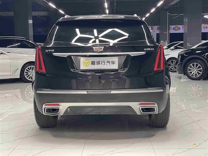 Фото 14 - Cadillac XT5
