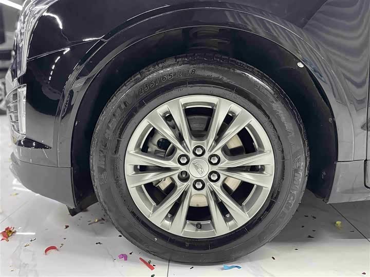 Фото 16 - Cadillac XT5