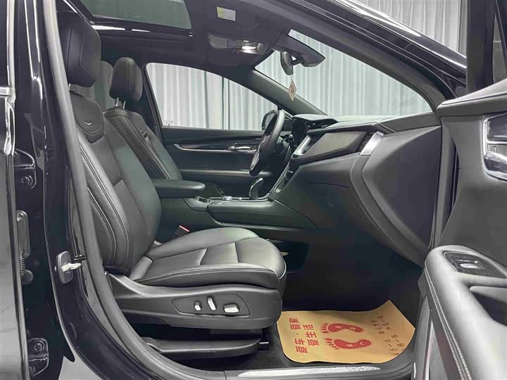 Фото 4 - Cadillac XT5