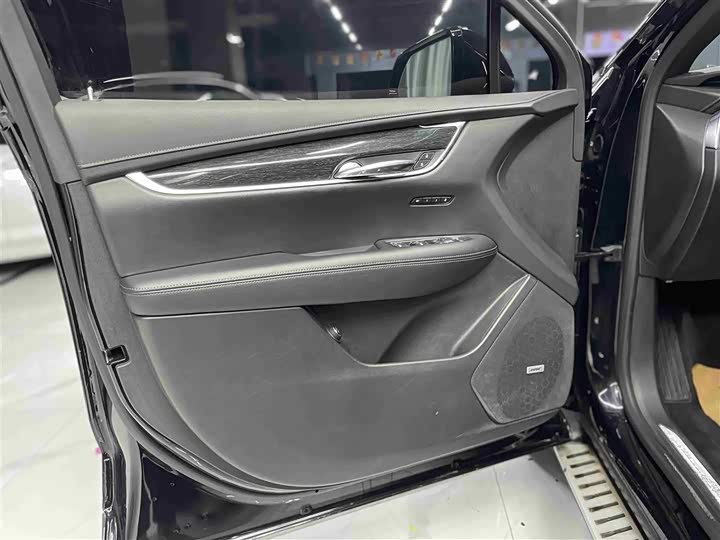 Фото 6 - Cadillac XT5