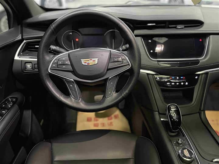 Фото 9 - Cadillac XT5