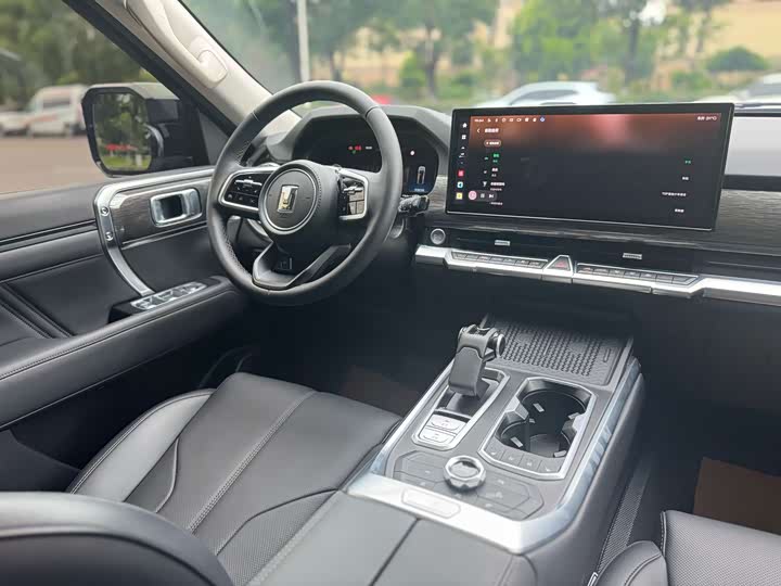 Фото 10 - Tank 400 Hybrid