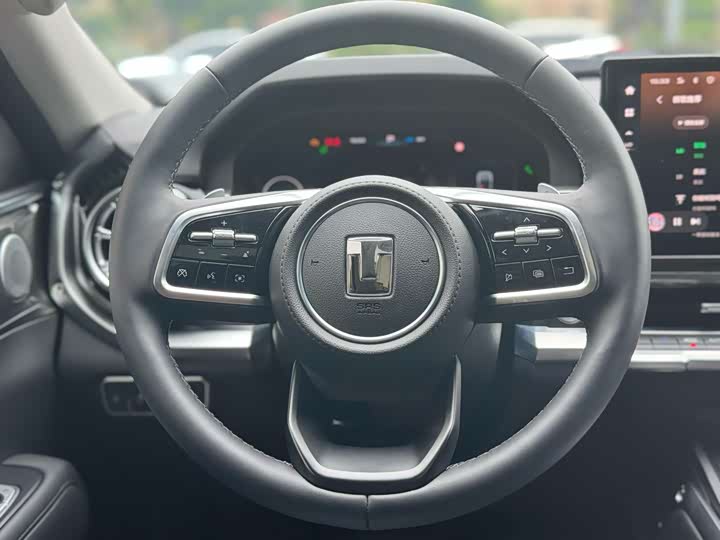 Фото 11 - Tank 400 Hybrid