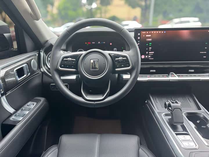 Фото 12 - Tank 400 Hybrid