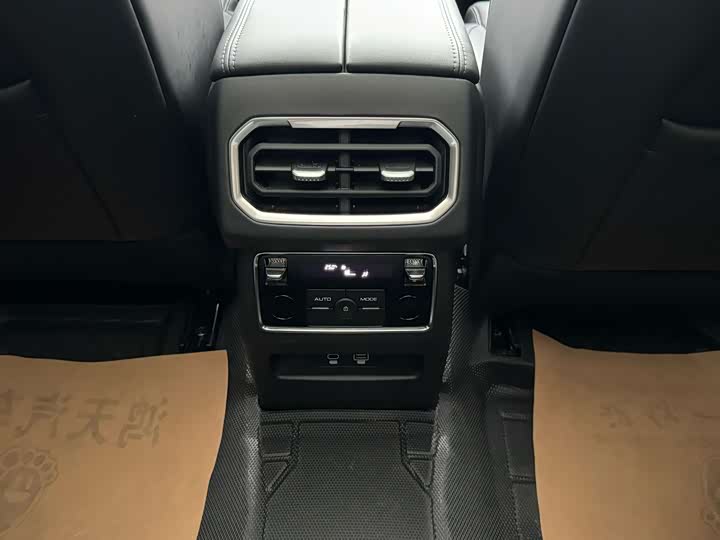 Фото 18 - Tank 400 Hybrid