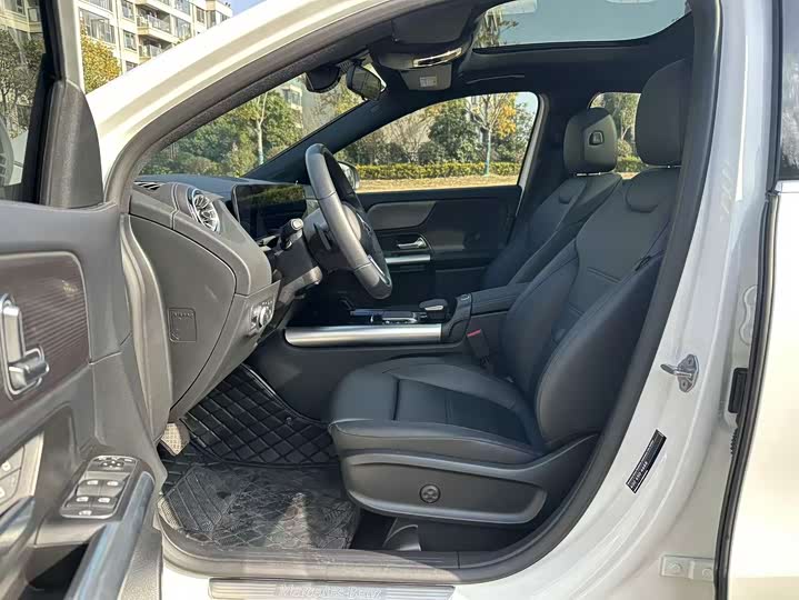 Фото 12 - Mercedes-Benz GLA-Class