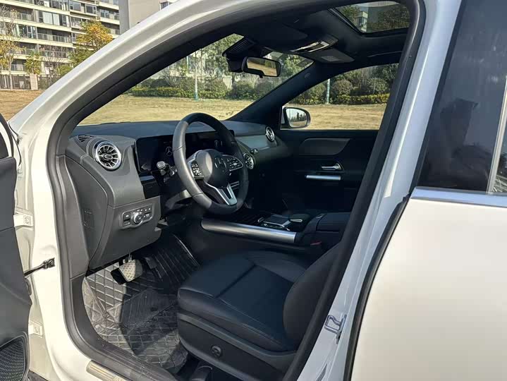 Фото 13 - Mercedes-Benz GLA-Class