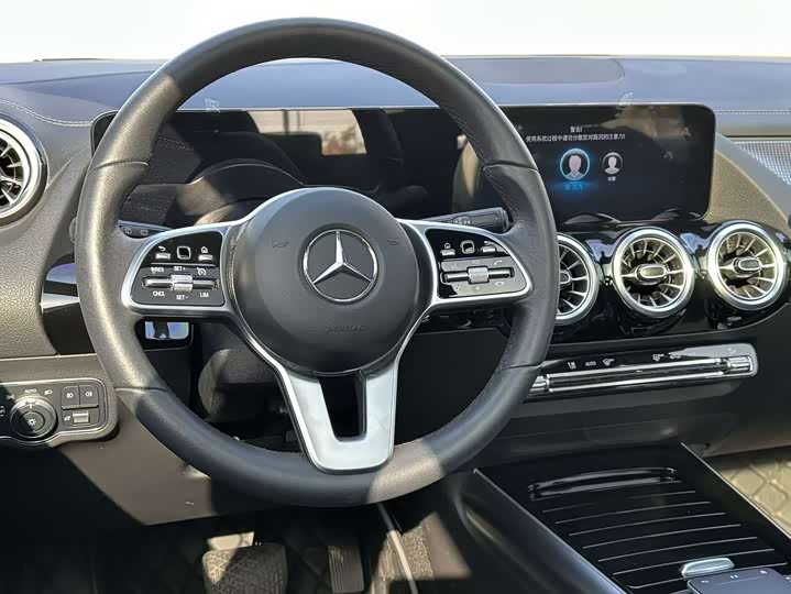 Фото 16 - Mercedes-Benz GLA-Class