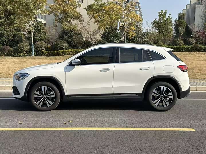 Фото 17 - Mercedes-Benz GLA-Class