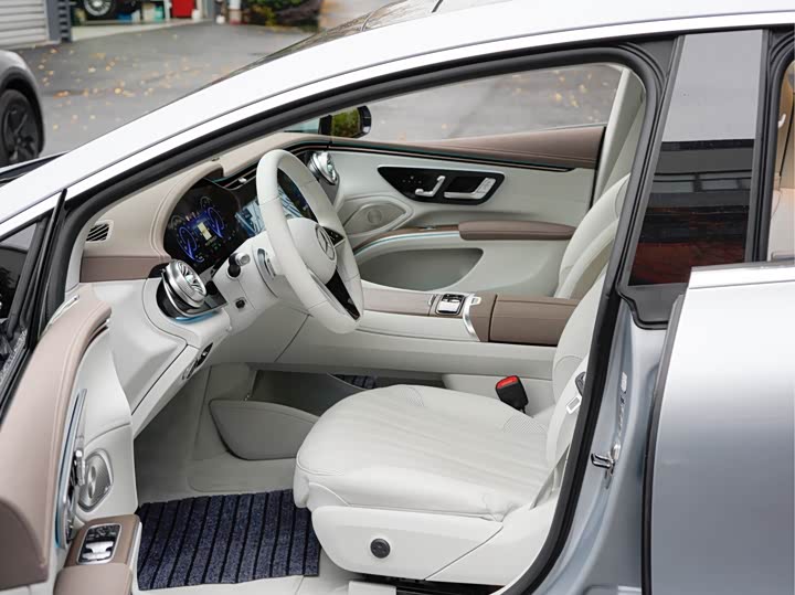 Фото 14 - Mercedes-Benz EQS