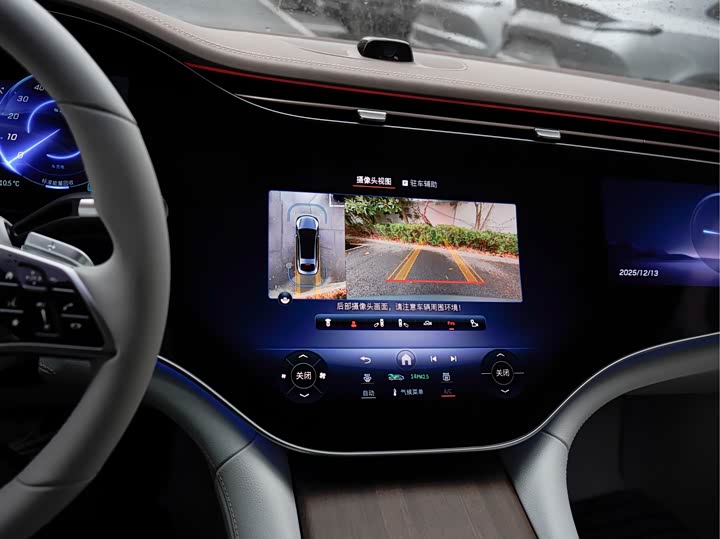 Фото 16 - Mercedes-Benz EQS