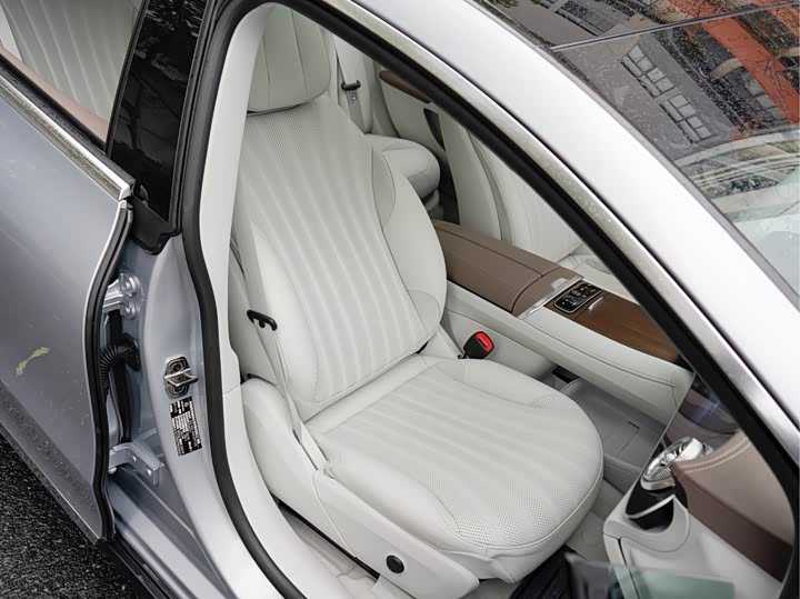 Фото 19 - Mercedes-Benz EQS