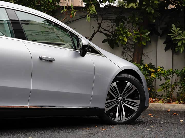 Фото 8 - Mercedes-Benz EQS