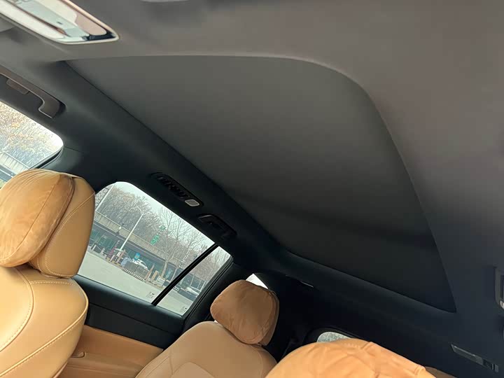 Фото 12 - LiXiang One