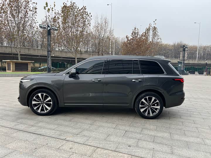 Фото 8 - LiXiang One