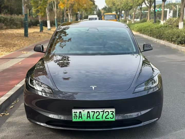 Фото 2 - Tesla Model 3