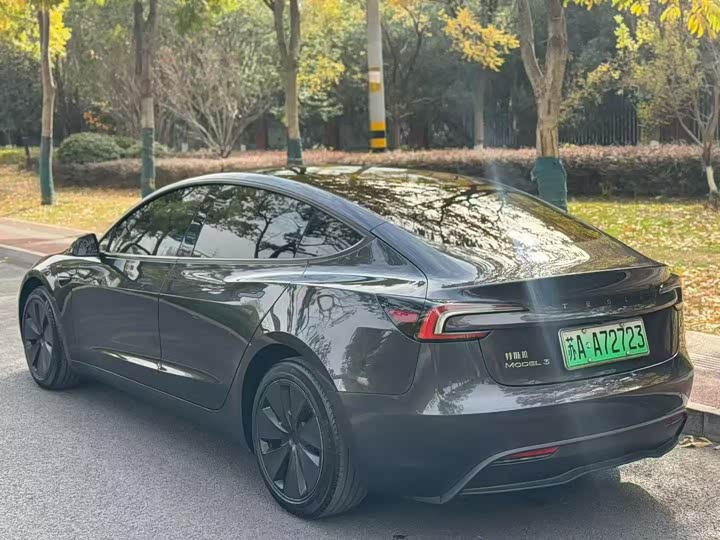 Фото 3 - Tesla Model 3