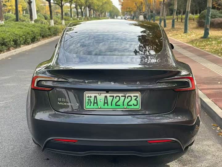 Фото 4 - Tesla Model 3