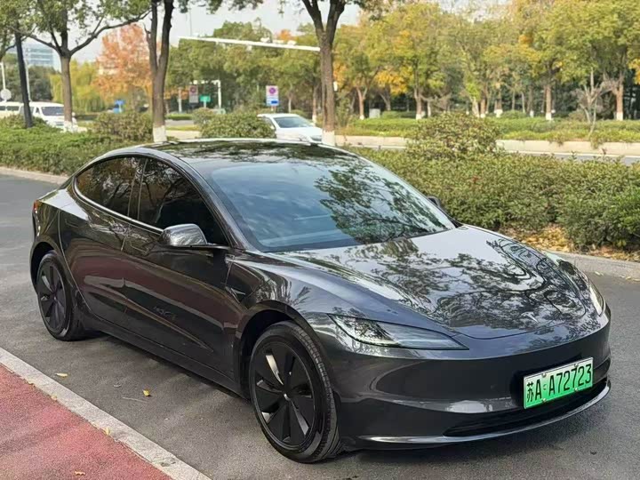 Фото 6 - Tesla Model 3