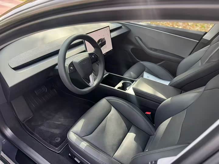 Фото 9 - Tesla Model 3