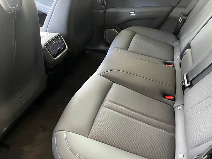 Фото 10 - Xiaomi YU7