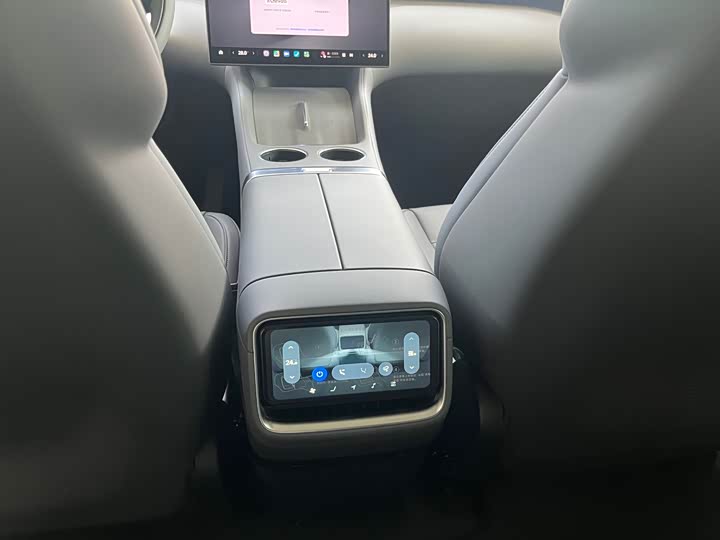 Фото 11 - Xiaomi YU7