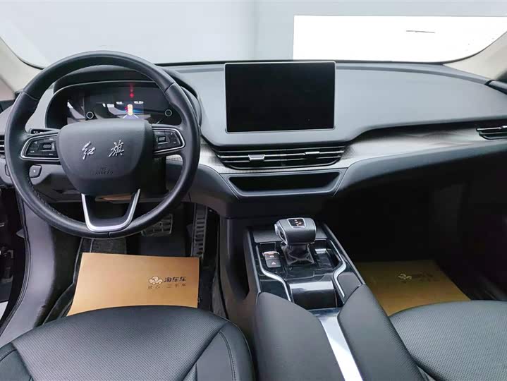 Фото 12 - Hongqi E-QM5