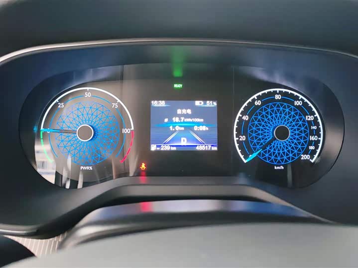 Фото 14 - Hongqi E-QM5