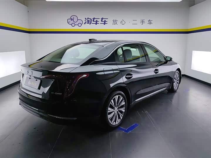 Фото 3 - Hongqi E-QM5